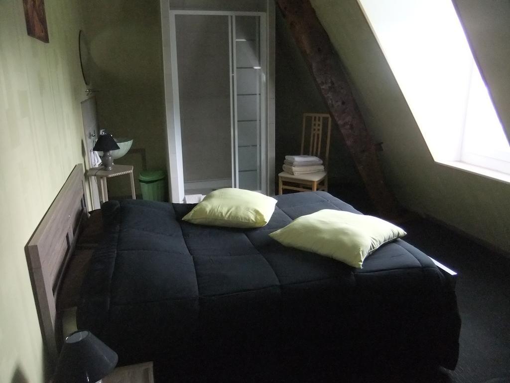 Gites De L'Aumondiere Condé-sur-Noireau Zimmer foto
