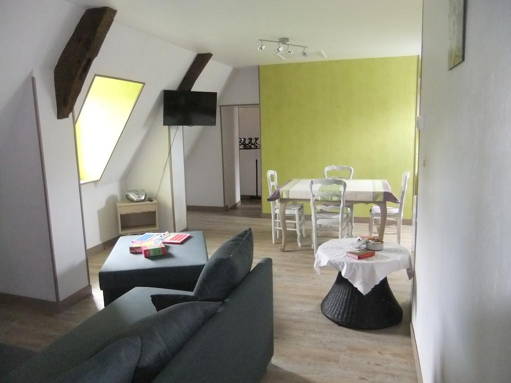 Gites De L'Aumondiere Condé-sur-Noireau Zimmer foto