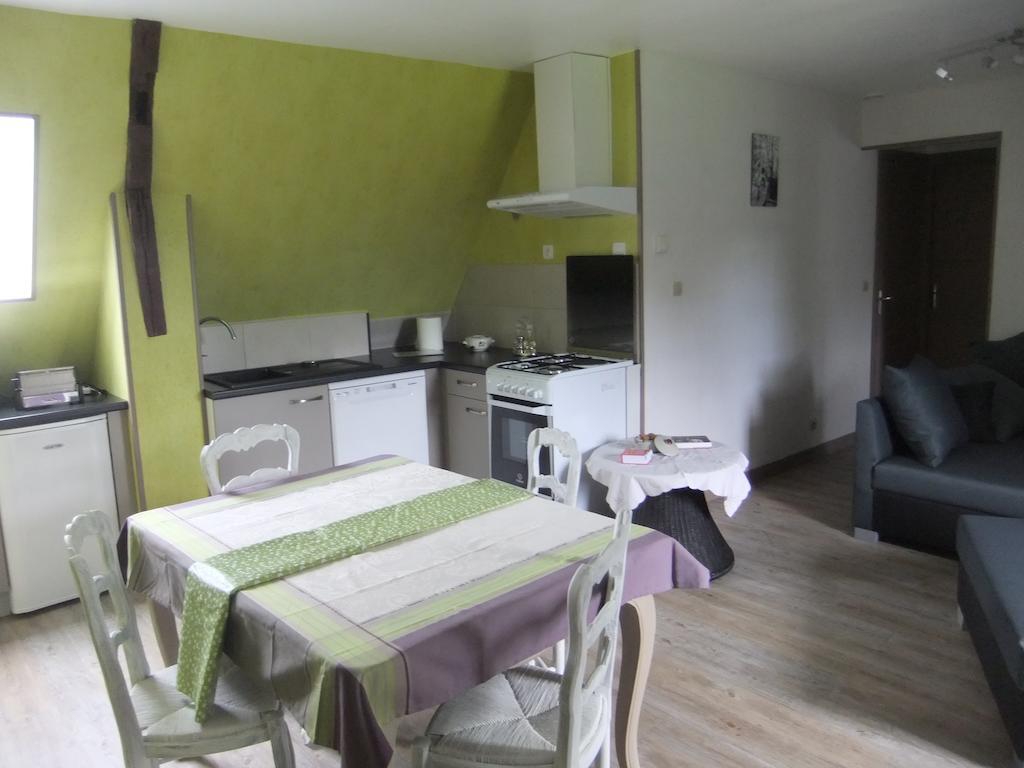Gites De L'Aumondiere Condé-sur-Noireau Zimmer foto