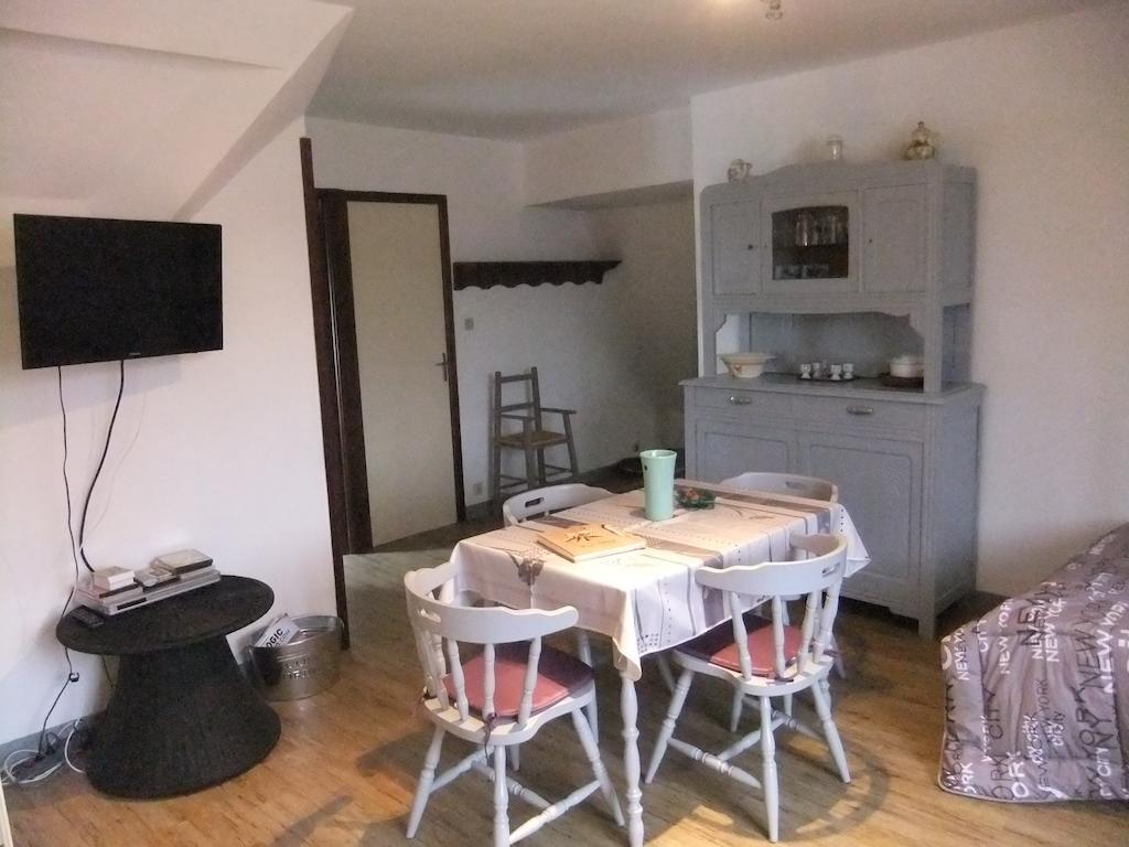 Gites De L'Aumondiere Condé-sur-Noireau Zimmer foto